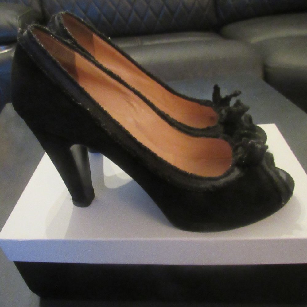 MARC BY MARCH JACOBS - Black Suede Heels w/ Frayed Ribbon Edging ~ Size 8 1/2-10